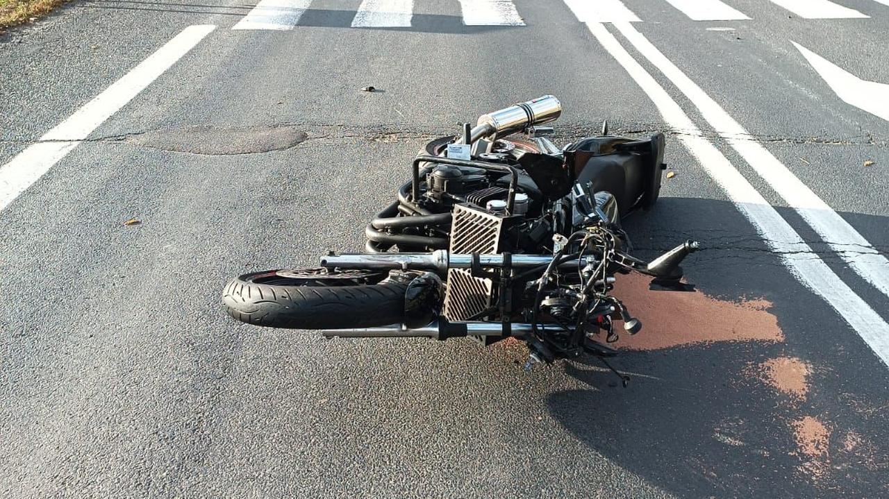 Motocyklista nie żyje, kierująca autem trafiła do szpitala