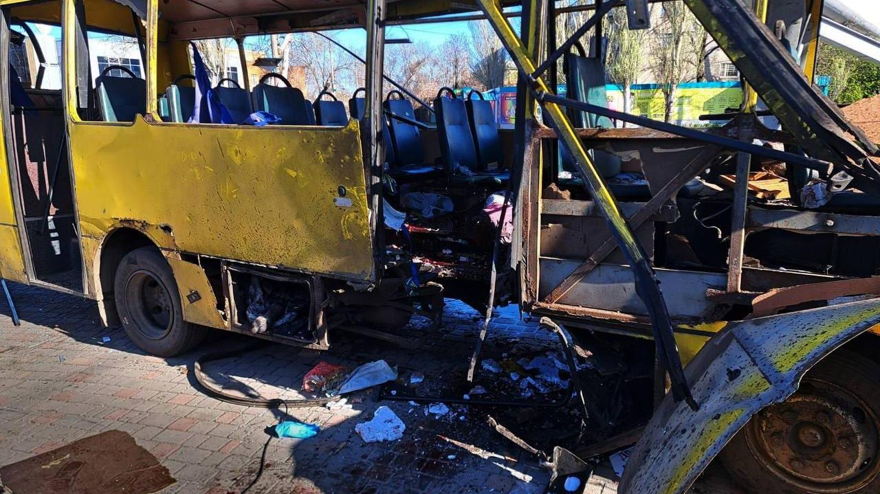 Dron trafił w autobus w Nikopolu. Trzy osoby nie żyją