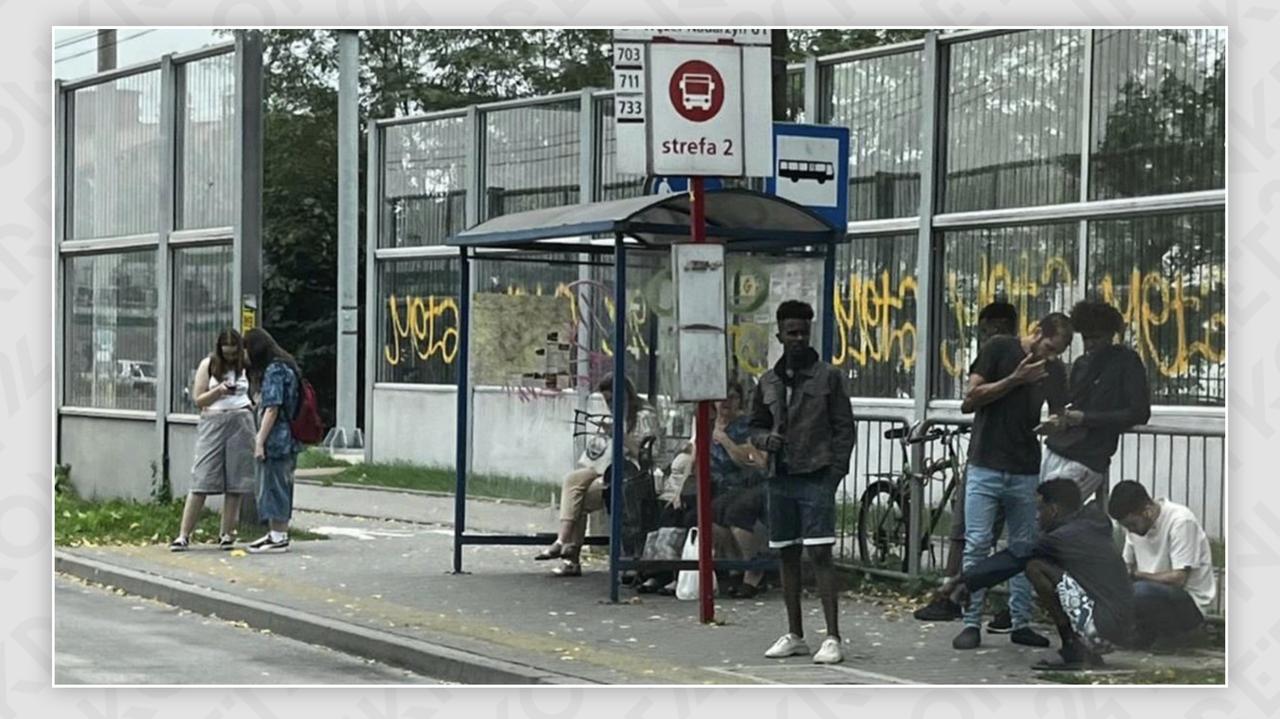Imigranci w Nadarzynie? Powraca zdjęcie ze zmanipulowanym przekazem