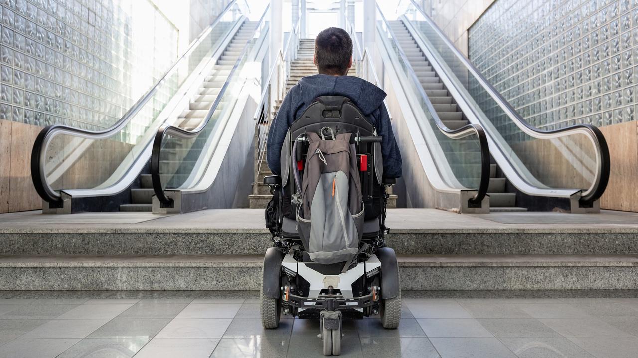 Chcesz zobaczyć, czego brakuje w mieście? Weź walizkę i odwrócony peryskop