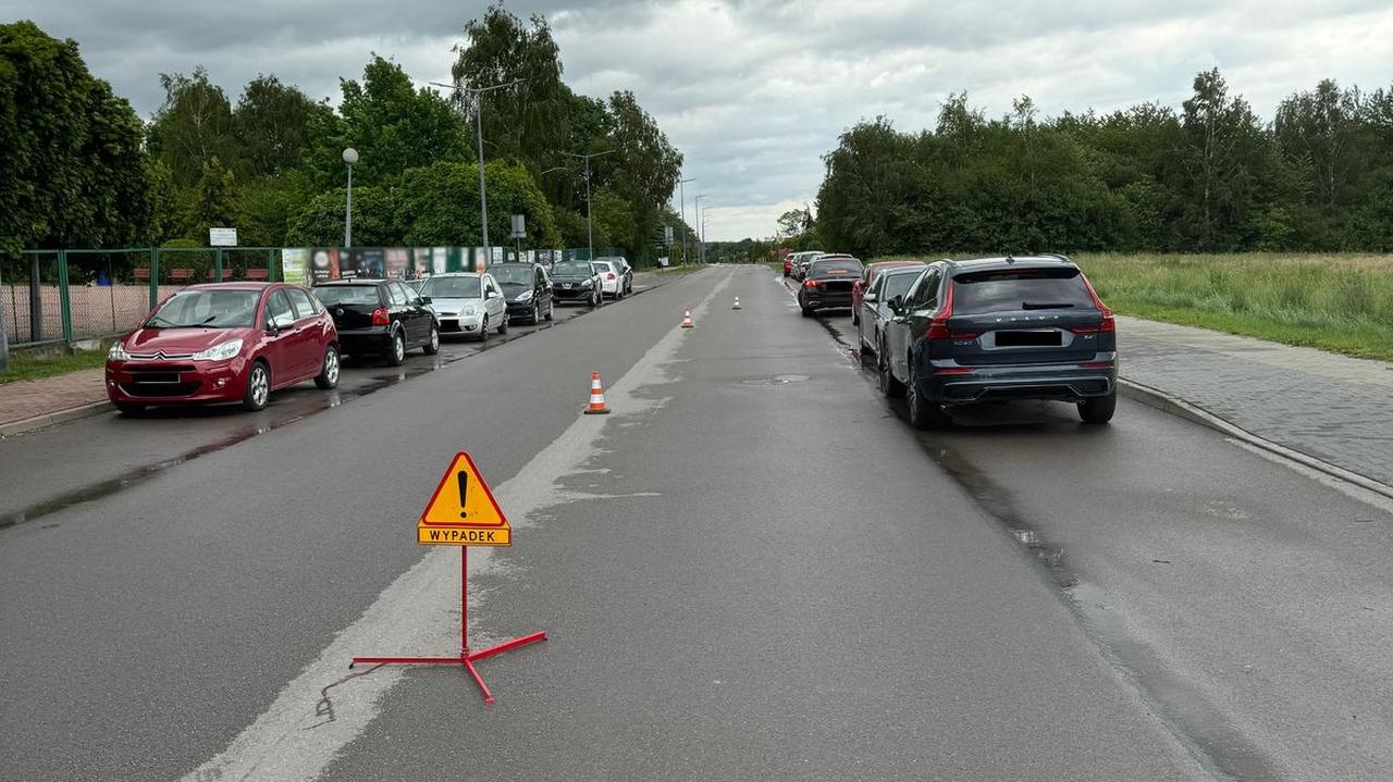 Dziewięciolatka potrącona w pobliżu szkoły. "Wybiegła zza auta"