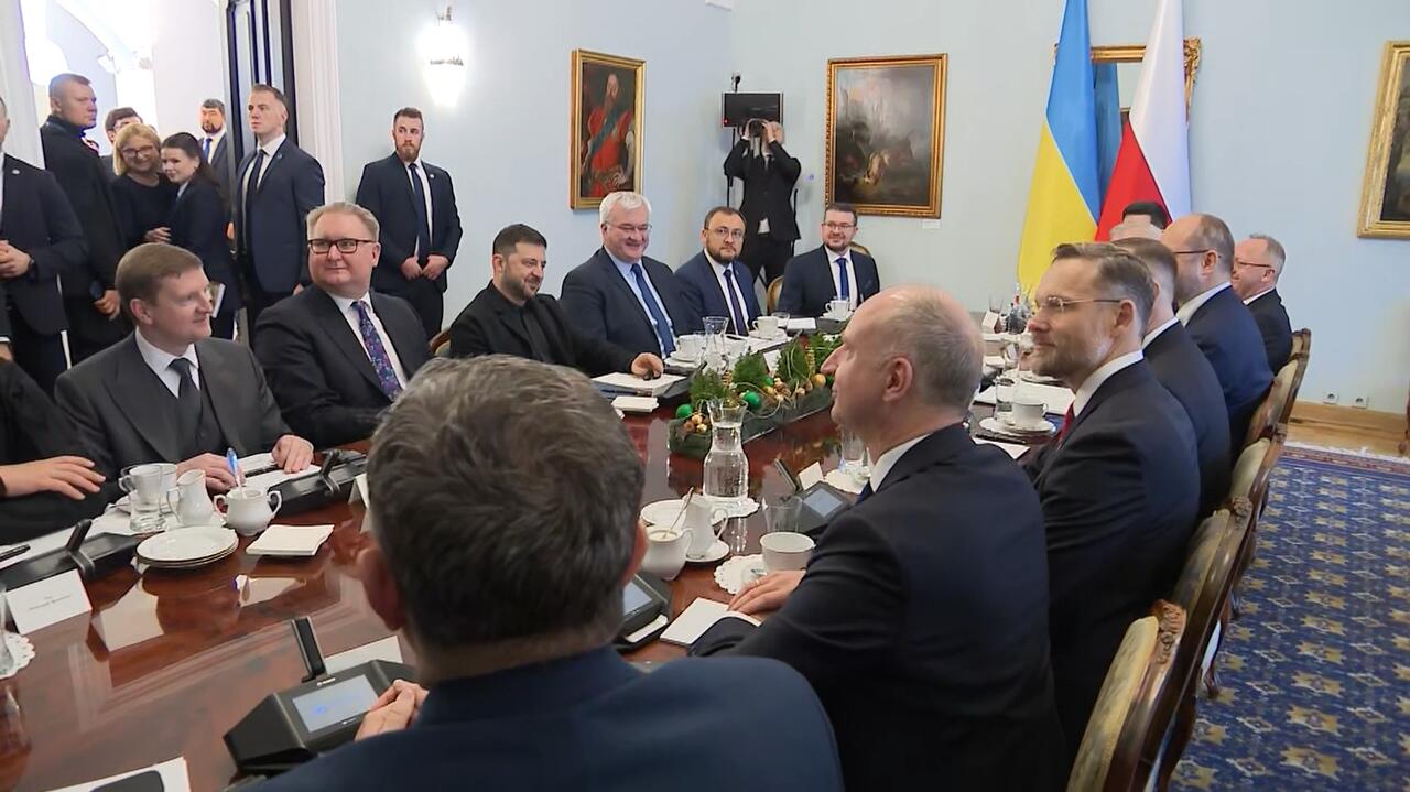 Zełenski w Warszawie, ruch w sprawie Romanowskiego, atak USA w Syrii