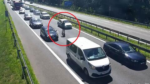 Hulajnogą na autostradzie i do tego pod prąd. Nagranie