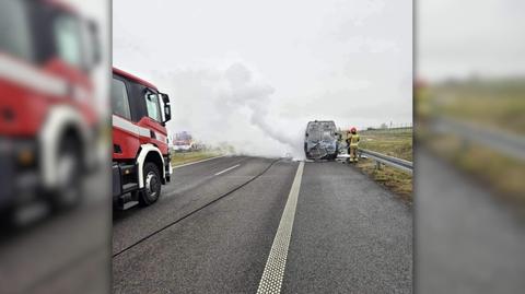 Pożar na drodze ekspresowej S7. Policyjny radiowóz doszczętnie spłonął