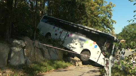 Autobus przebił barierki ochronne i stoczył się ze skarpy w Zakopanem