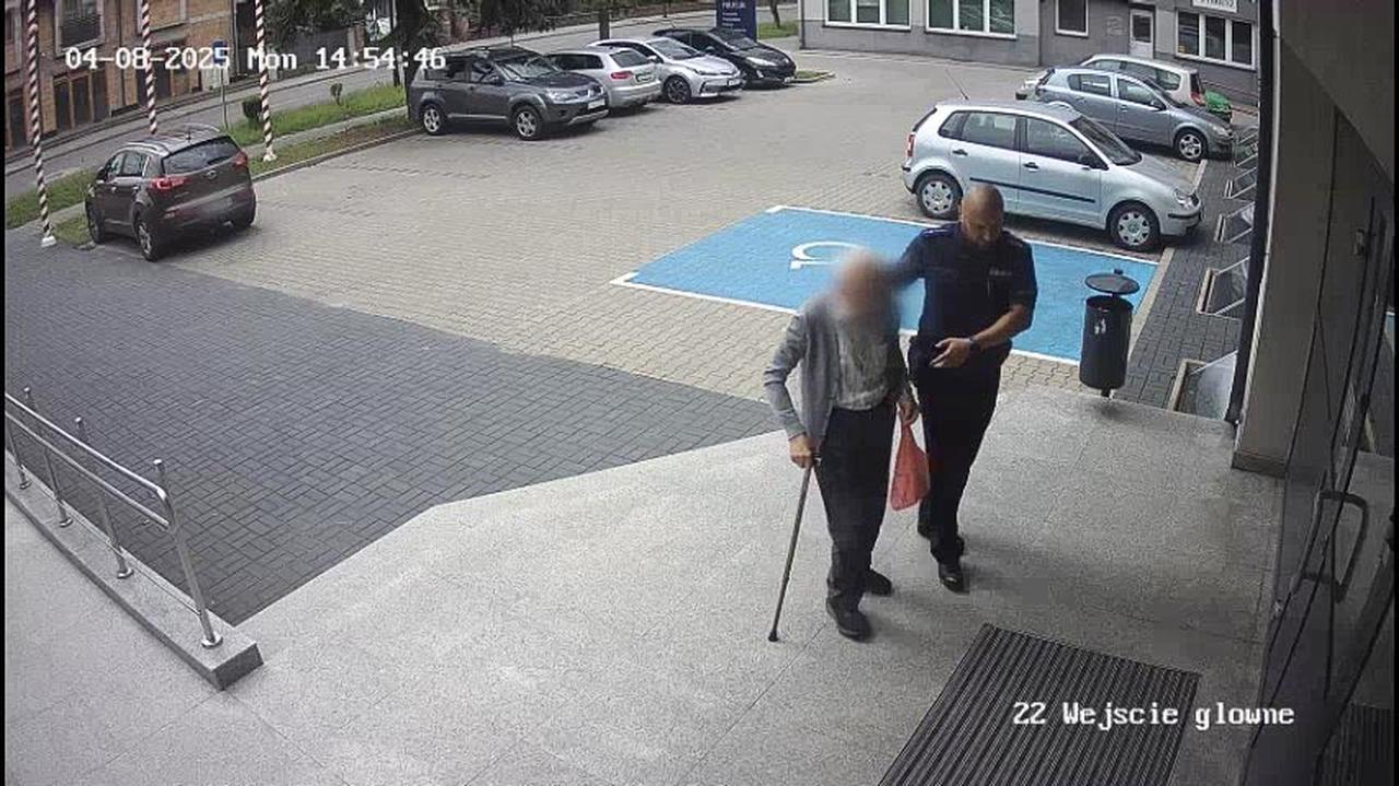 89-latek zasłabł przed komendą policji