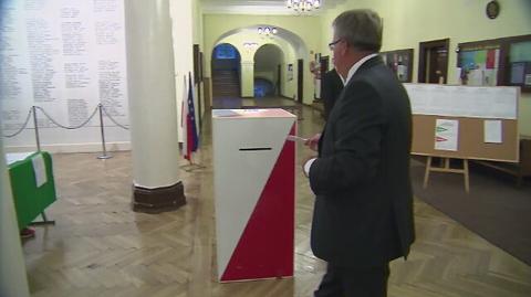 Bronisław Komorowski oddał głos w zarządzonym przez siebie referendum