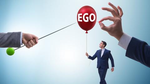 narcyzm ego shutterstock_2245801467