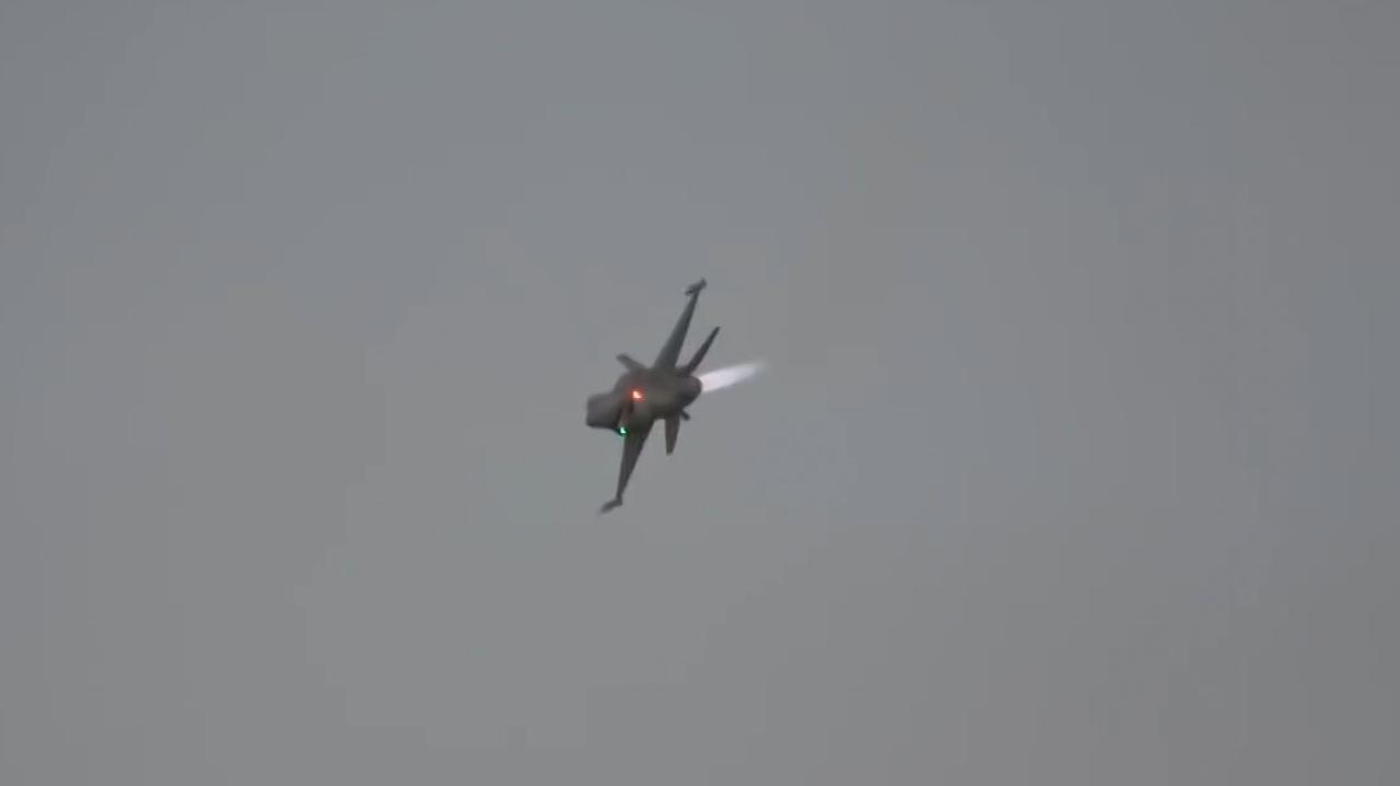 Kilkadziesiąt sekund akrobacji i kula ognia. Nowe nagranie katastrofy F-16 w Radomiu