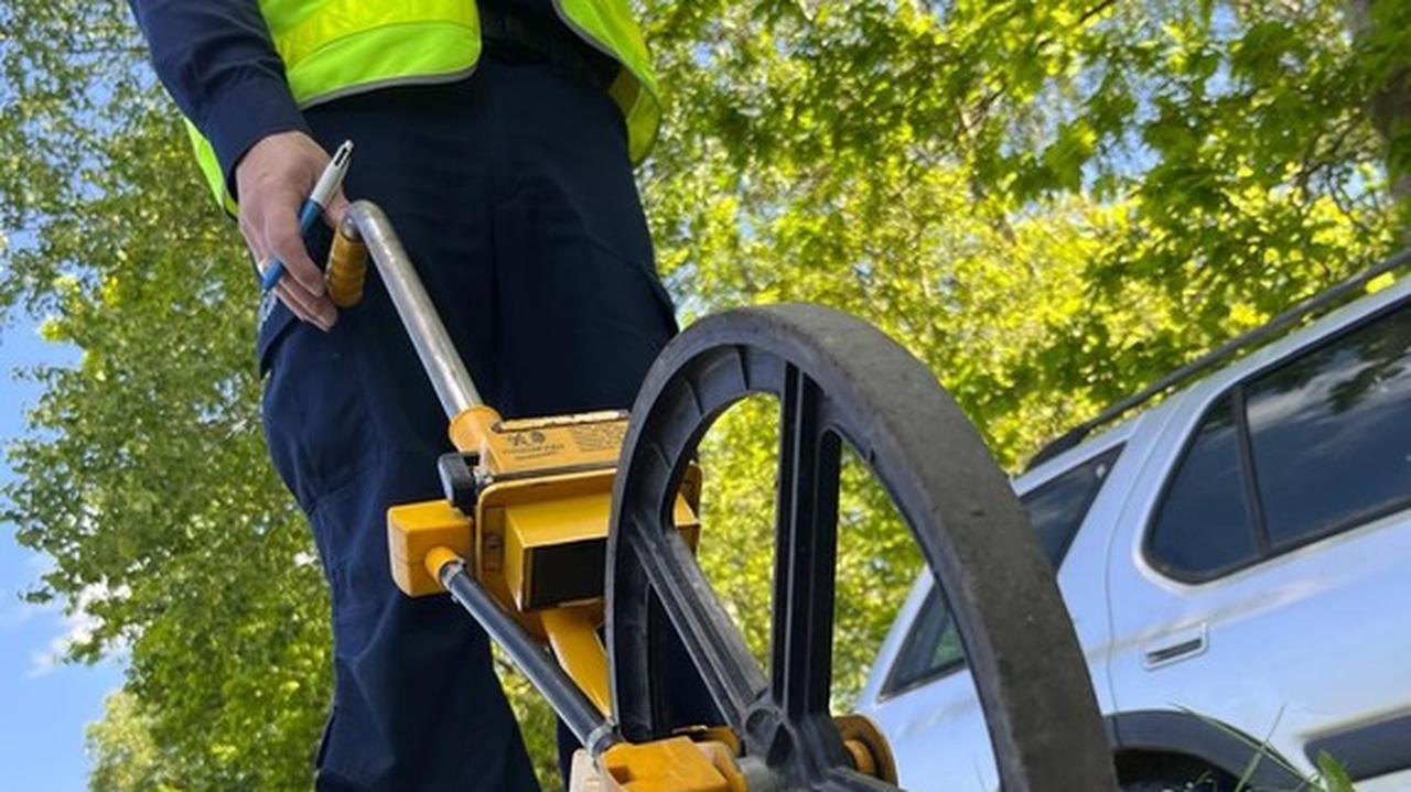 Leżała na jezdni, wcześniej potrącił ją samochód