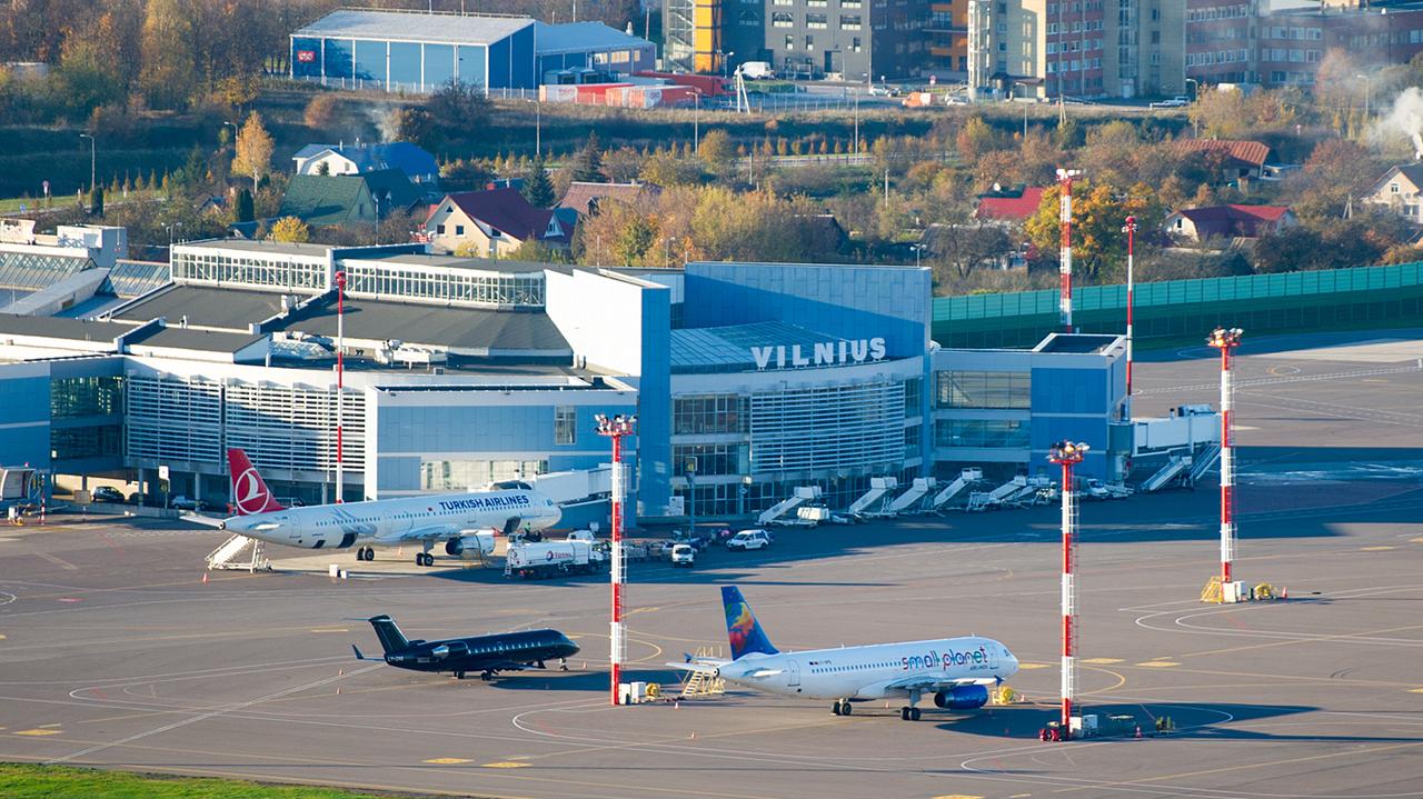 Вильнюсский аэропорт приостанавливает работу. На белорусских воздушных шарах