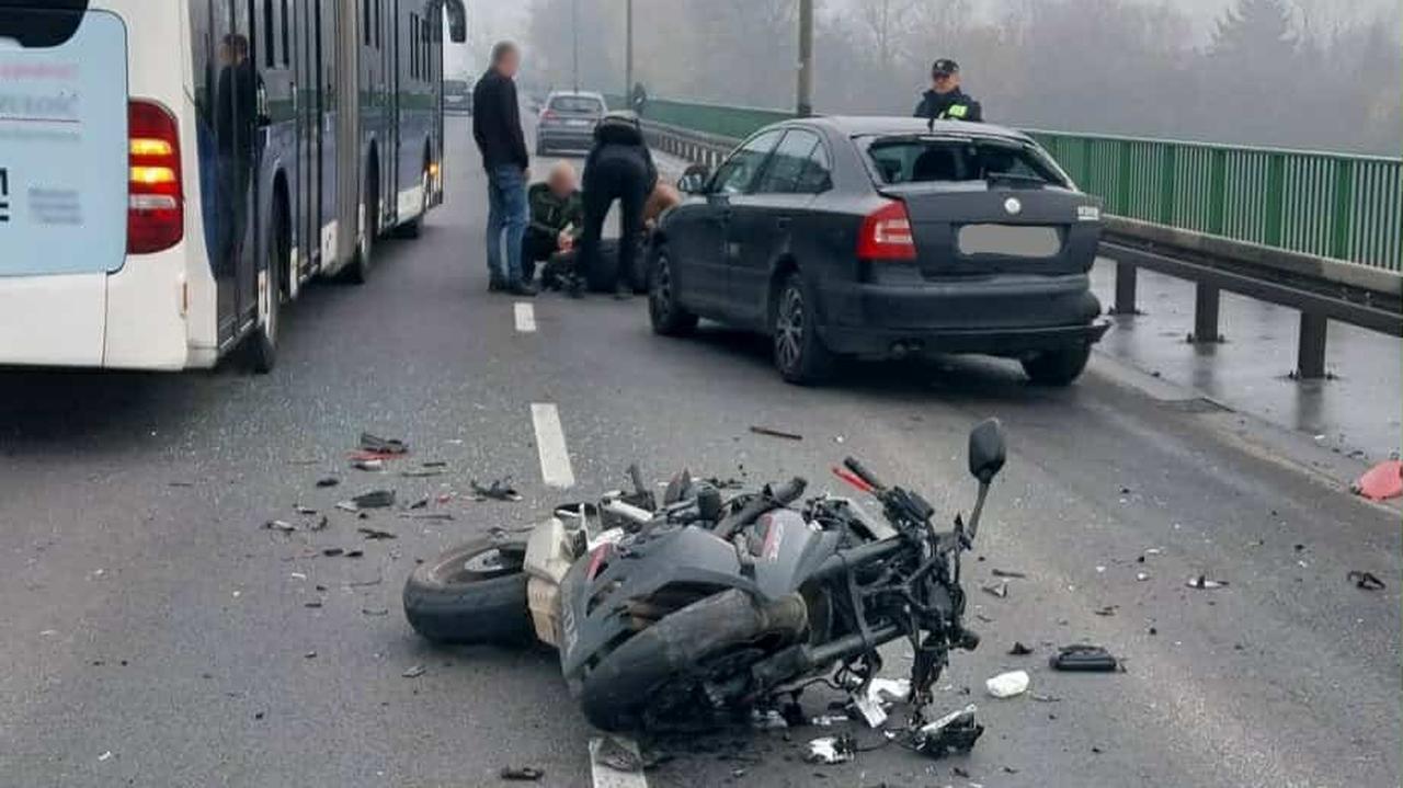 "Wystrzelił ponad dachami samochodów". Motocykl został na ziemi