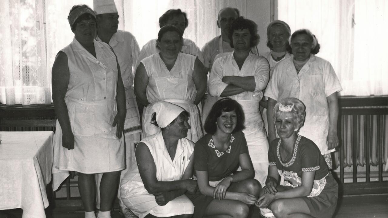 Łyżeczki były ostre jak brzytwa, skrobaliśmy nimi mięso do kości. PRL à la carte, część 2.