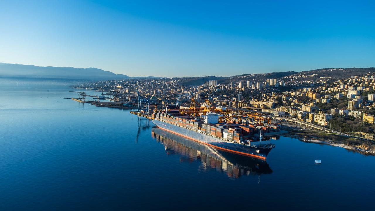 Pociągiem do Rijeki. Atrakcje chorwackiego miasta