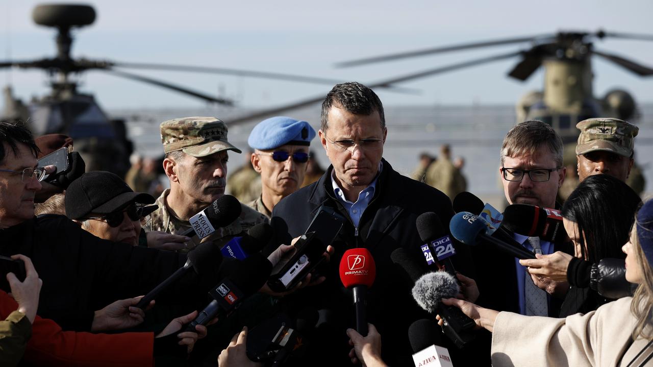 Minister obrony rezygnuje z powodu kłamstwa w swoim CV 