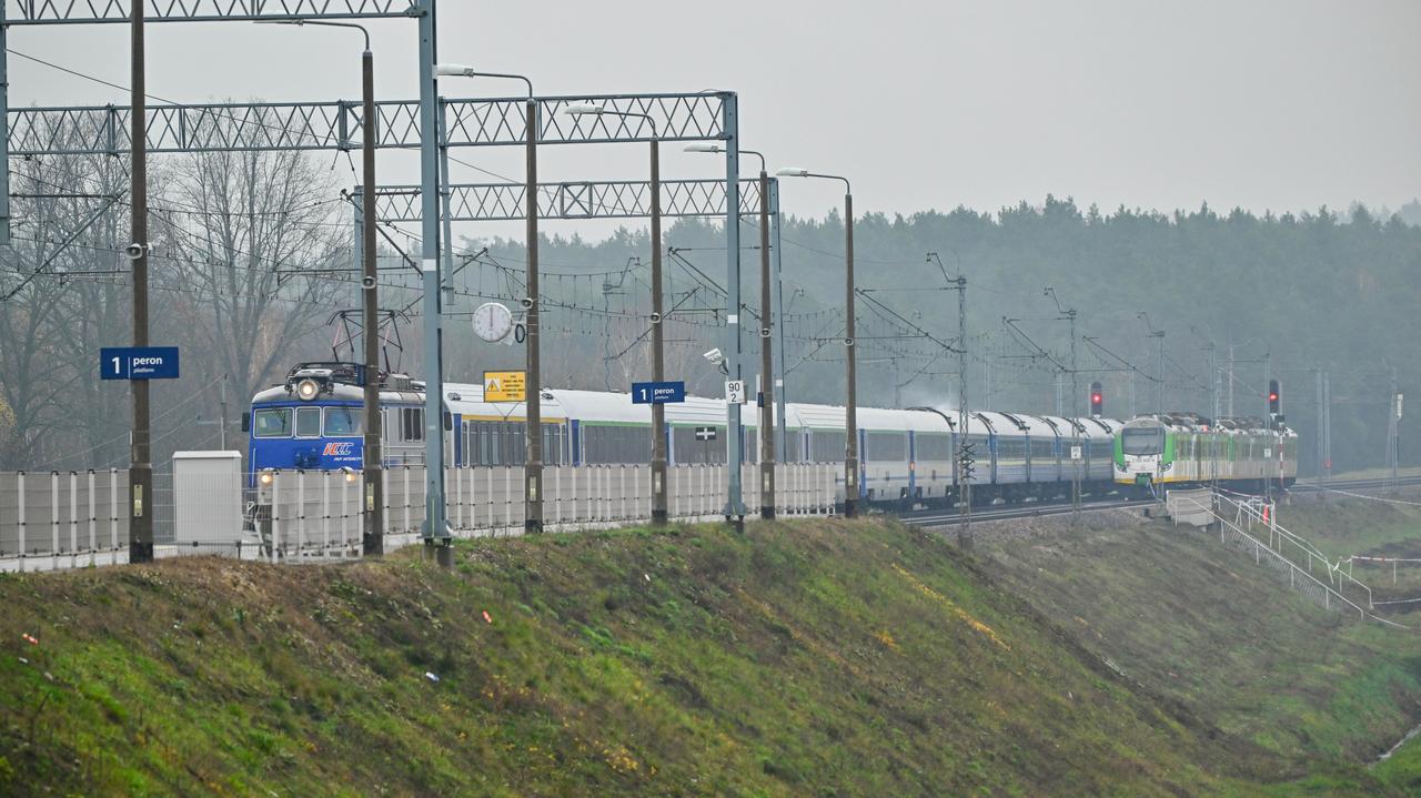 "Odpowiedzią jest silne wsparcie Ukrainy". Były dowódca GROM o incydentach na kolei