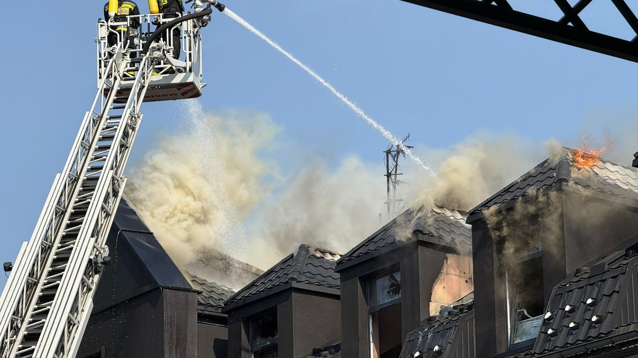 Pożar w hotelu, 180 gości ewakuowanych. Apel strażaków
