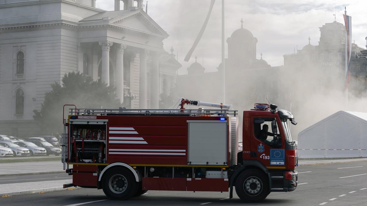 Strzały i pożar przed parlamentem. Prezydent mówi o "akcie terroru"