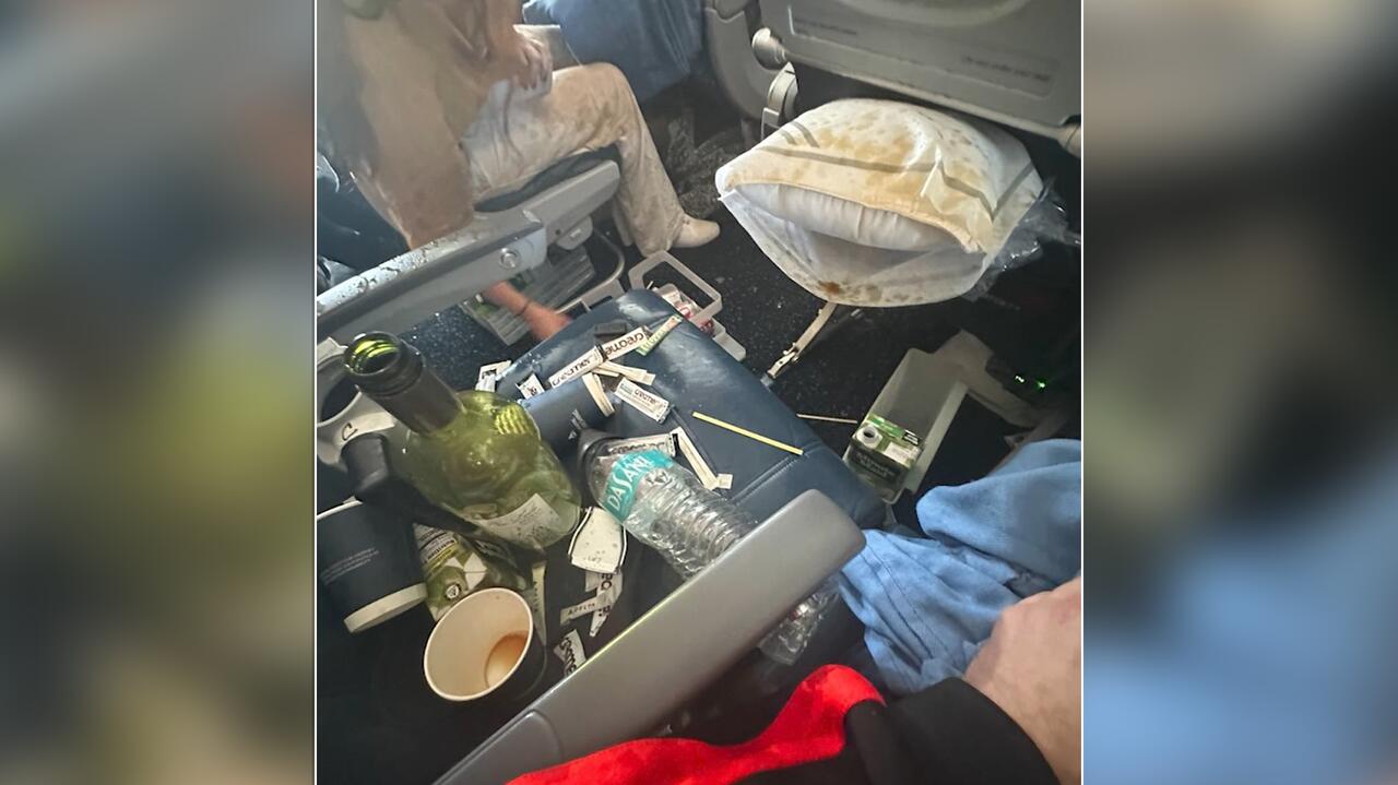 Silne turbulencje, wiele osób rannych. Tak wyglądał pokład po incydencie