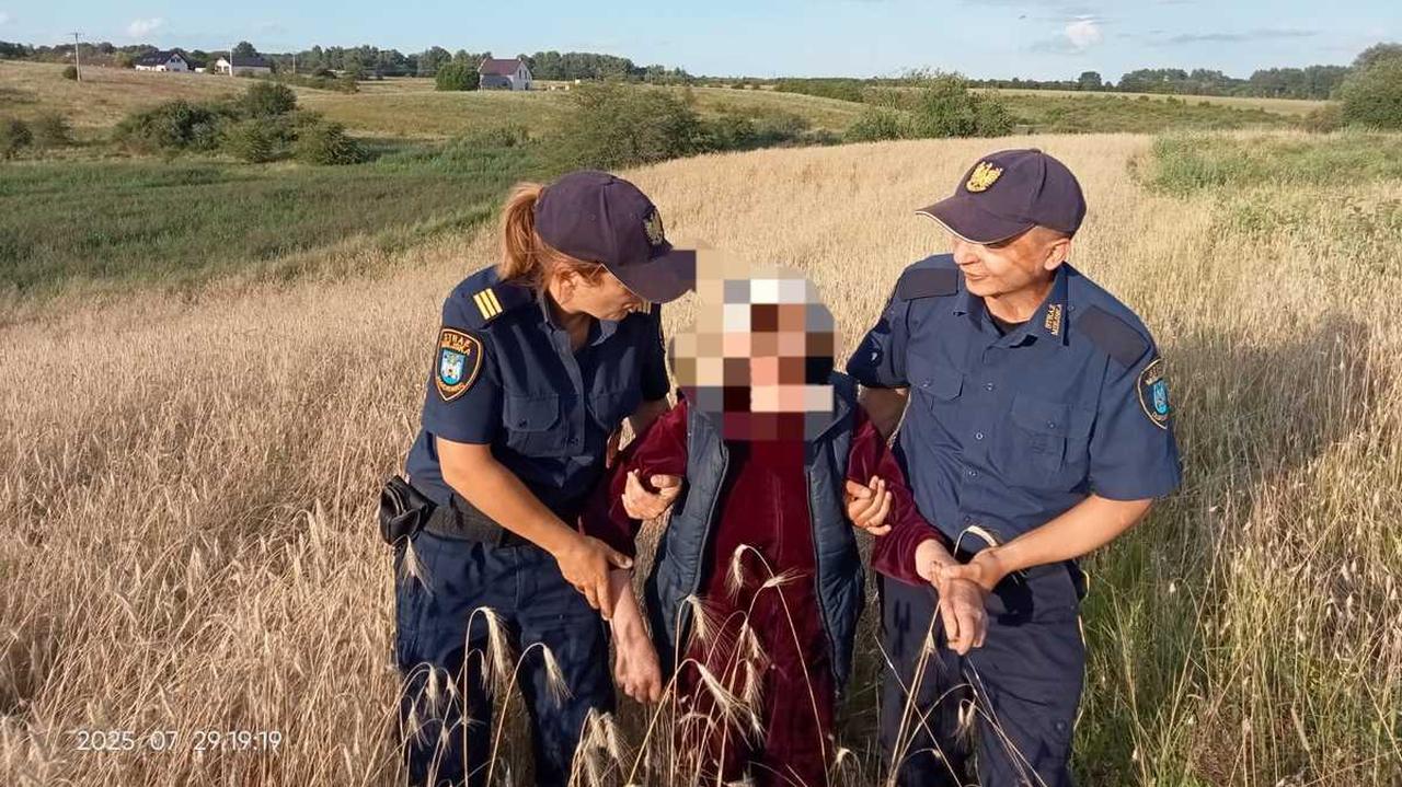 Zaginiona 80-latka odnalazła się w polu