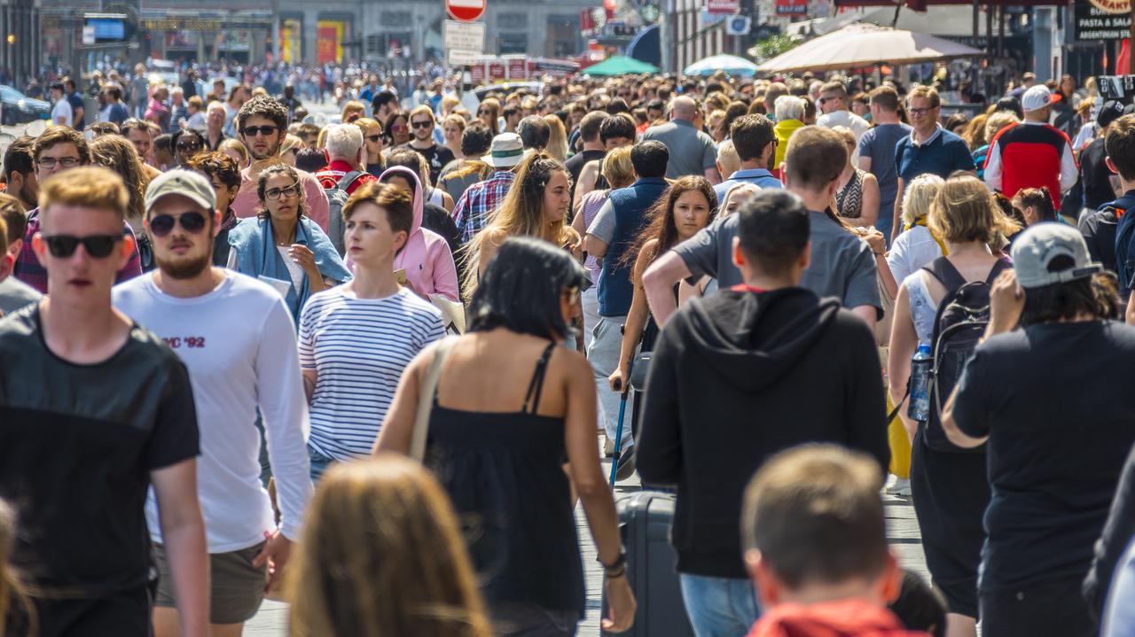 Amsterdam bije turystyczny rekord, choć nie chciał