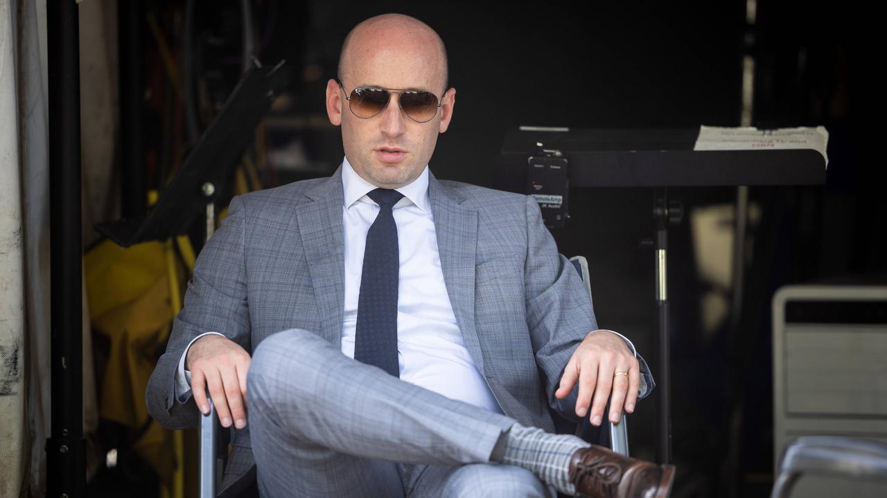 Jak żart stał się groźbą. Co wiemy o prawej ręce Donalda Trumpa