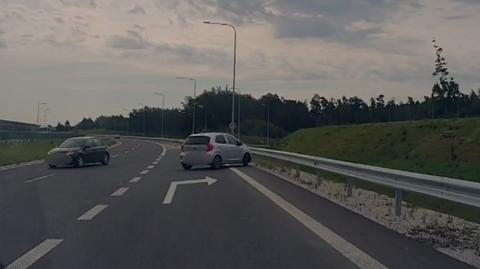 Kierowcy dwóch samochodów wjechali pod prąd na trasę ekspresową