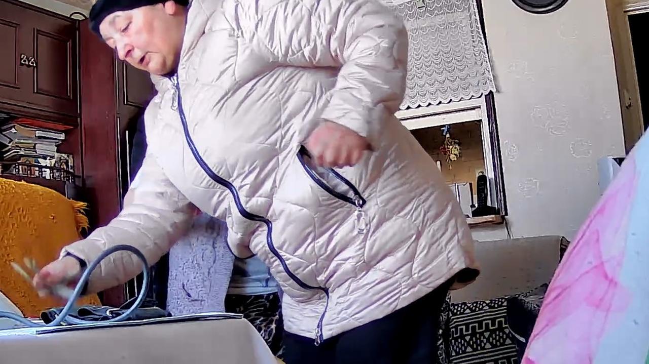 Szukają "sąsiadki" okradzionej seniorki. 82-latka oddała jej wszystko, co miała