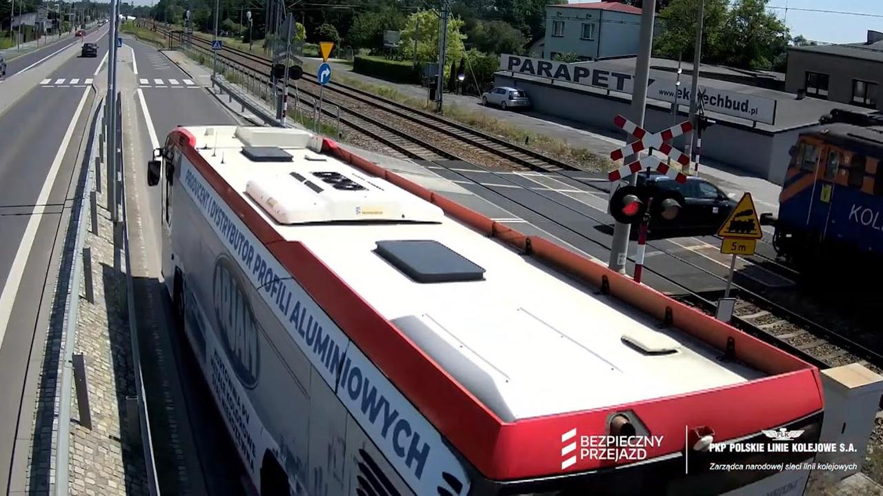 Nastolatki w szpitalu po wjechaniu pod pociąg w Częstochowie