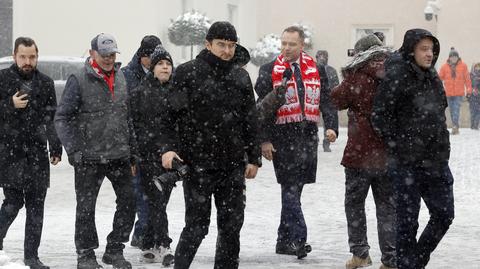 Okrzyki kibiców na spotkaniu z kandydatem PiS. "To jest namawianie do zabójstwa tak naprawdę"