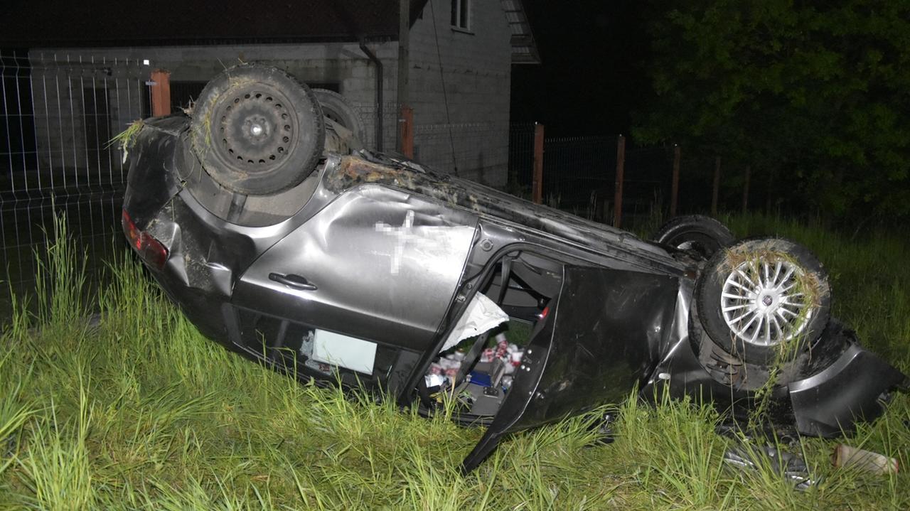 Wjechał do rowu i dachował. Miał 3,5 promila