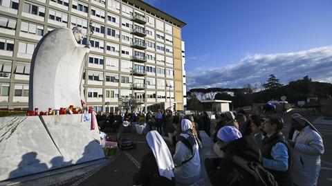 Watykan: Noc minęła spokojnie, a papież nadal wypoczywa. Komunikat z 2 marca