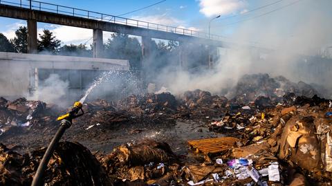 Szukają przyczyn pożaru składowiska śmieci w Woli Łaskiej (woj. łódzkie)