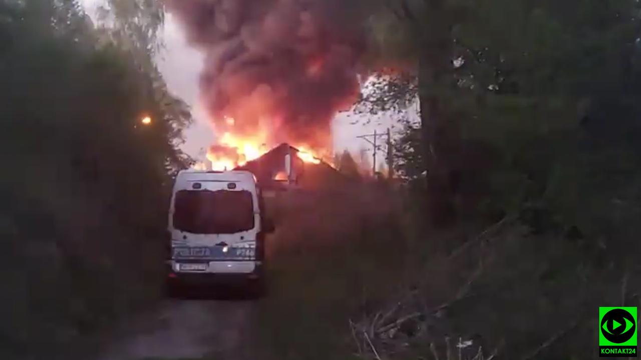 Peelsco-Piala.  Fuego en el depósito.  Los bomberos combaten el fuego