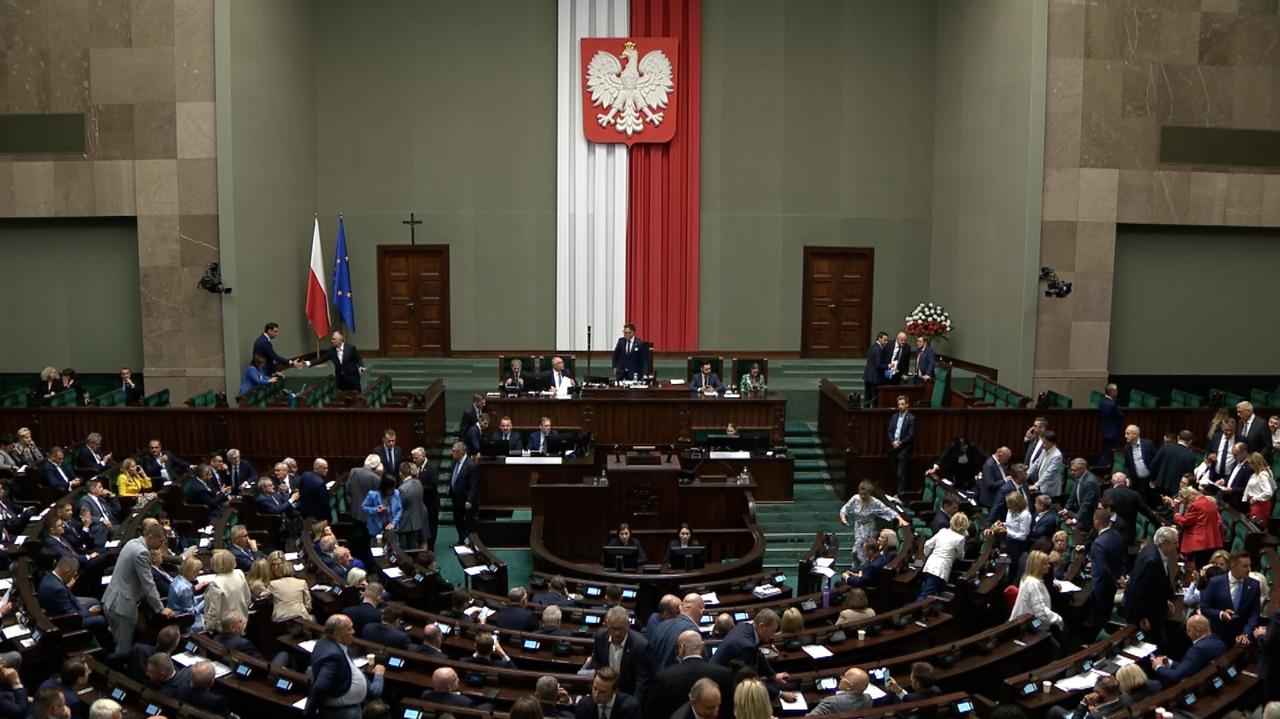 pierwsze-posiedzenie-sejmu-po-powodzi-na-po-udniu-polski-g-os-zabra