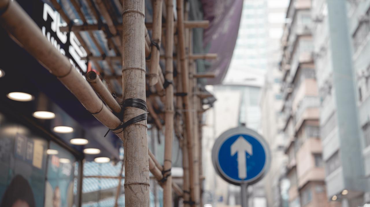 Bambusowe rusztowania przyczyną 