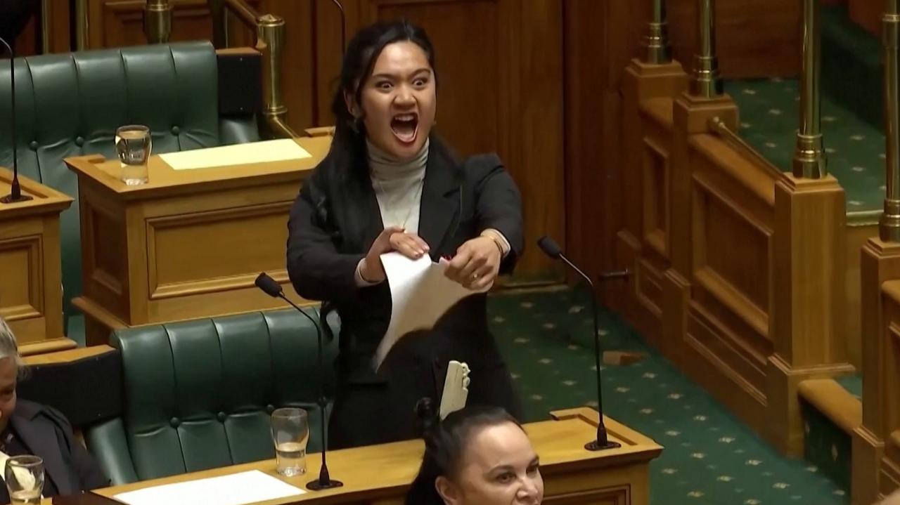 Ich taniec w parlamencie był hitem internetu. Zostaną ukarani