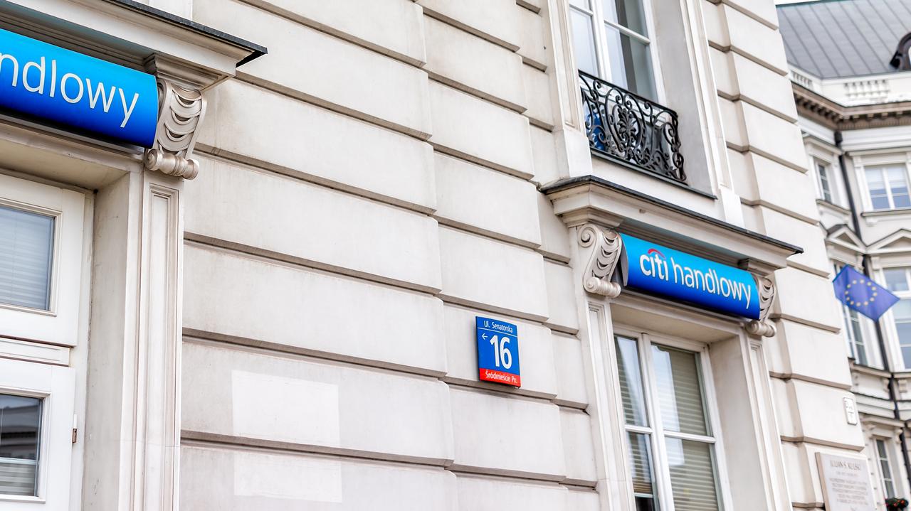 Bank sprzedaje część detaliczną. Jest reakcja rynku