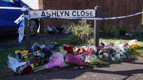 Kwiaty w hołdzie kobietom zamordowanych w Bushey