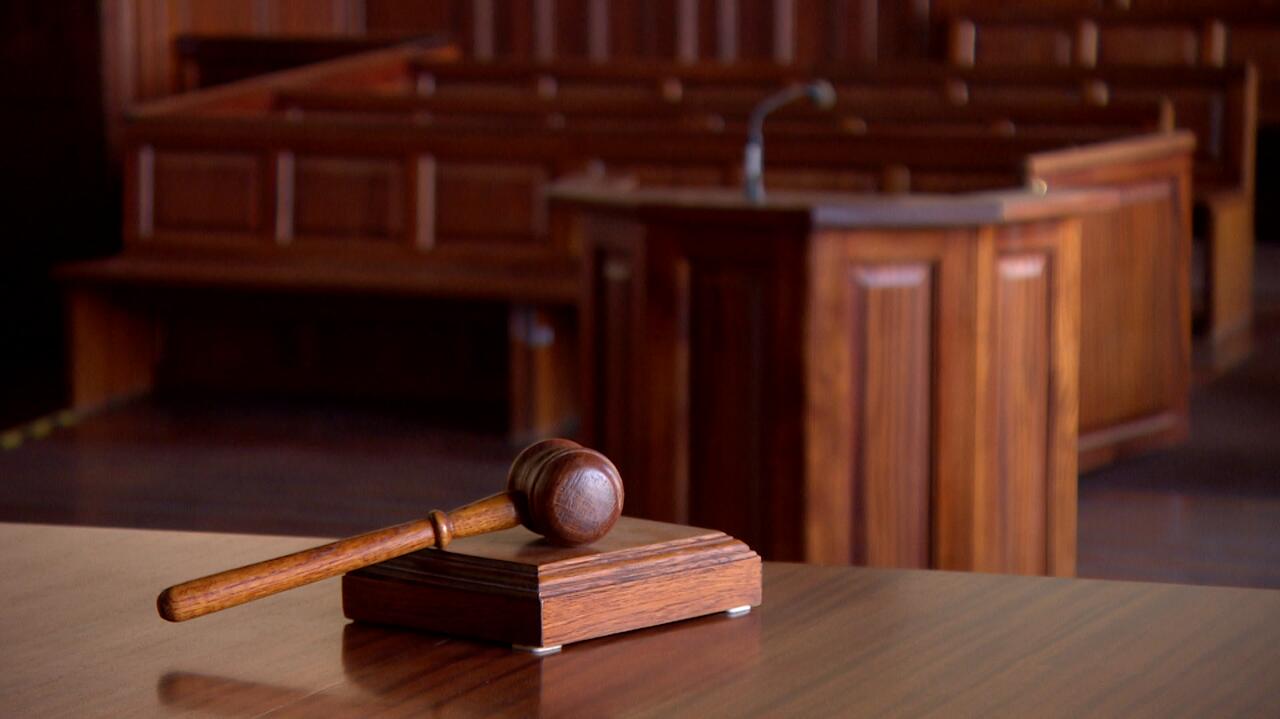 Zaatakował sąsiadów młotkiem i nożem, odpowie za usiłowanie zabójstwa