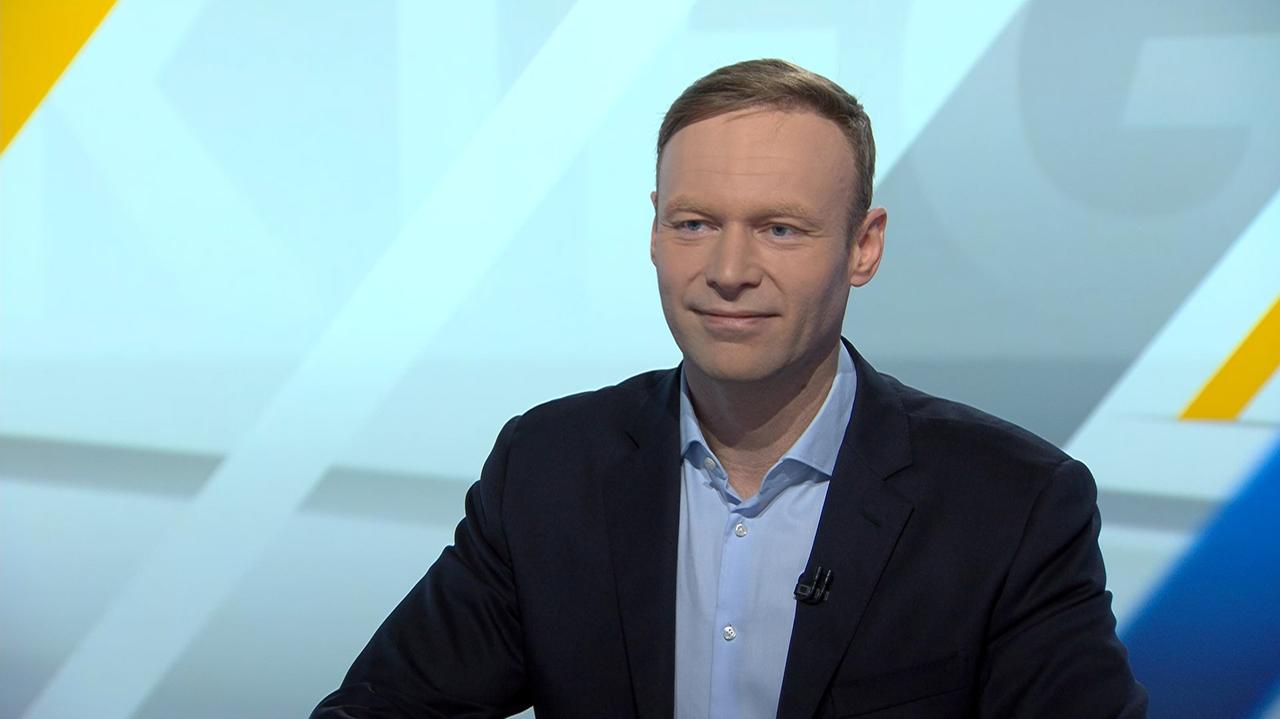 Mastalerek tłumaczy ruch Narciarza