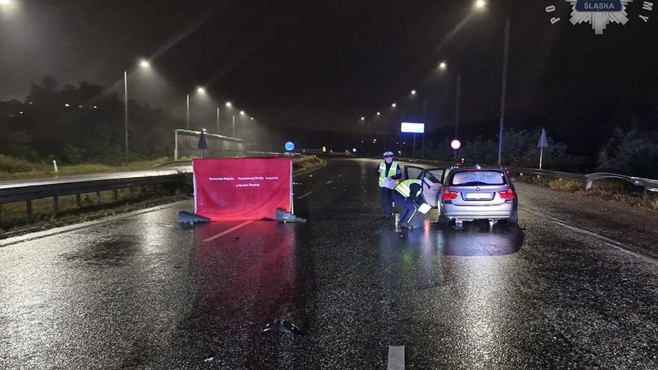 Po kolizji wyszli z auta na autostradę. Syn zginął, ojciec jest ciężko ranny