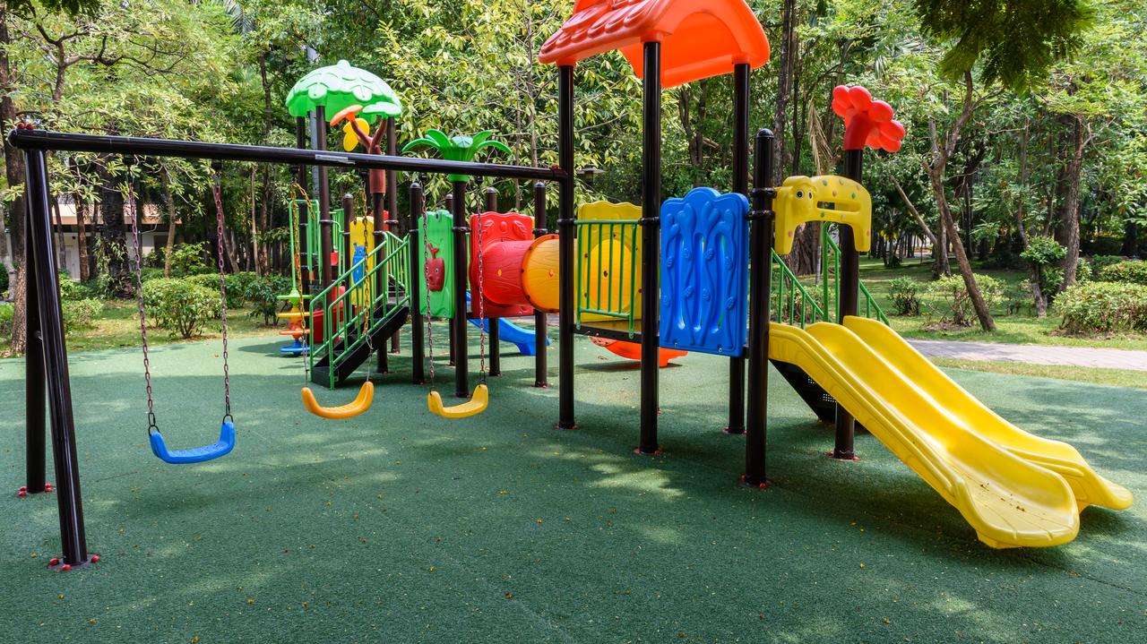 Trzyletni chłopiec został sam na placu zabaw. Przedszkolanki go nie zabrały