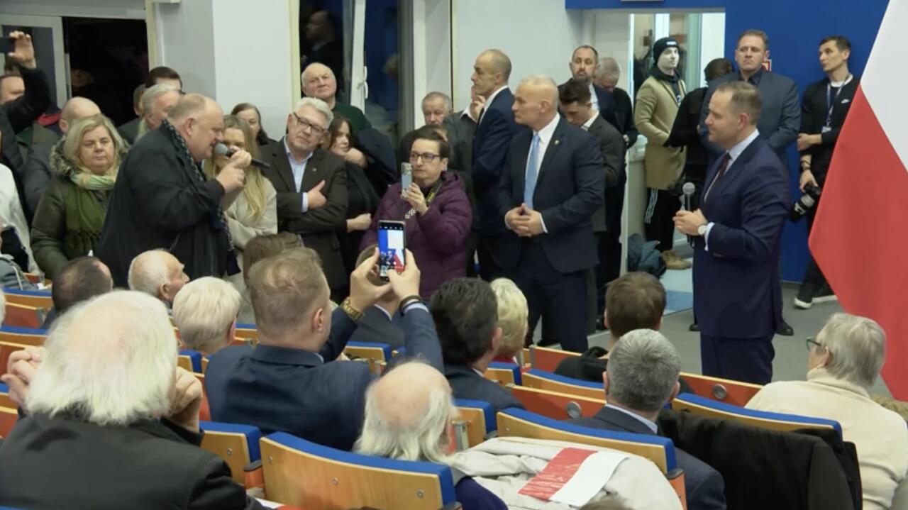 Ksiądz do Nawrockiego: radzę, żeby mu pan prawy prosty albo lewy wymierzył. Teraz przeprasza