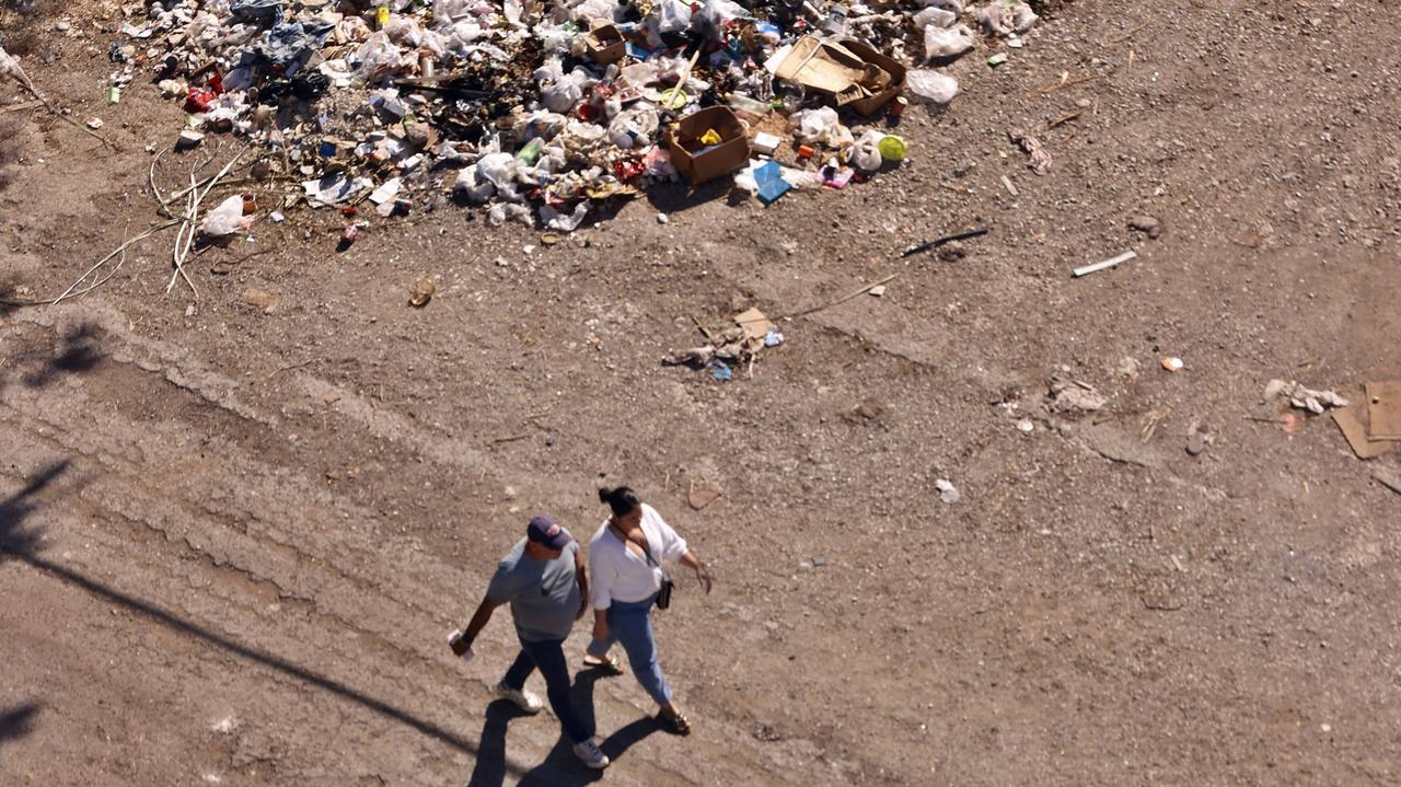 Toną w śmieciach przez brak paliwa