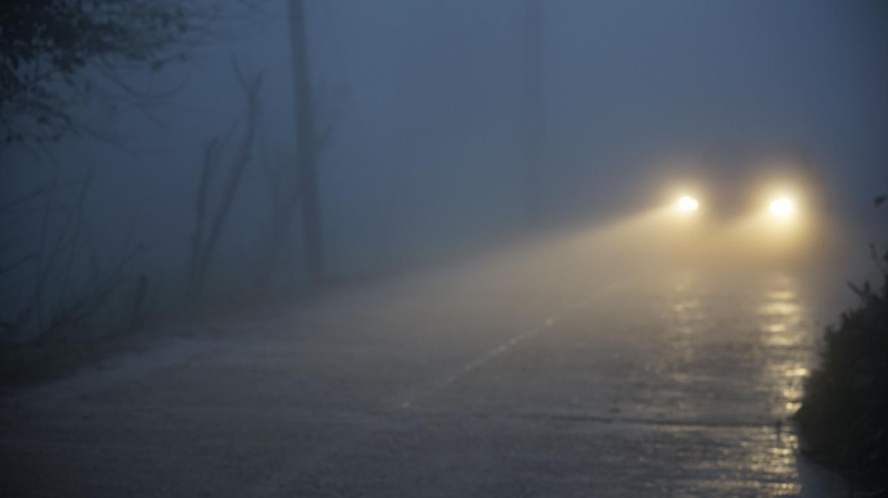 Ostrzeżenia IMGW. Najpierw mgły, później groźna szklanka na drogach