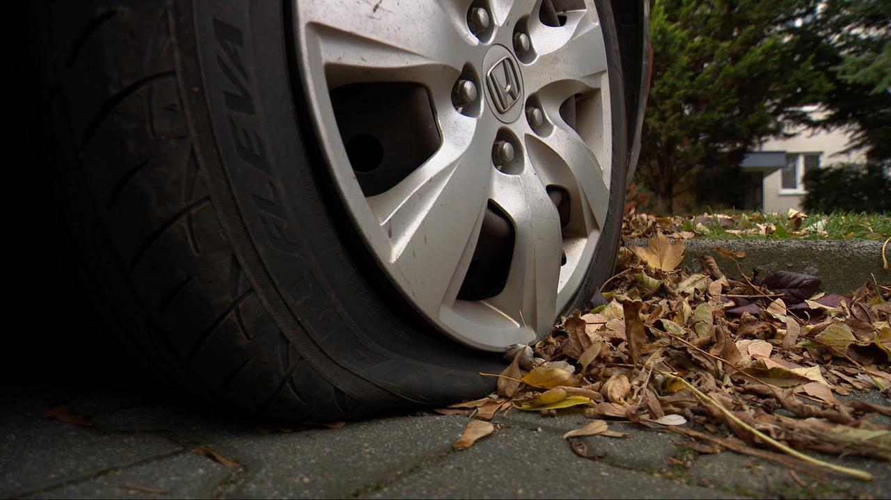 Jedna noc, 87 zniszczonych aut. Szukają dwóch zamaskowanych sprawców