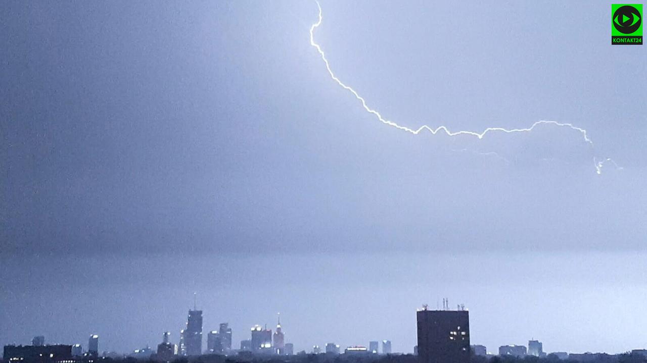 Warszawa. Wieczorna Burza. Powalone drzewa, zalane ulice - Vimarsana News