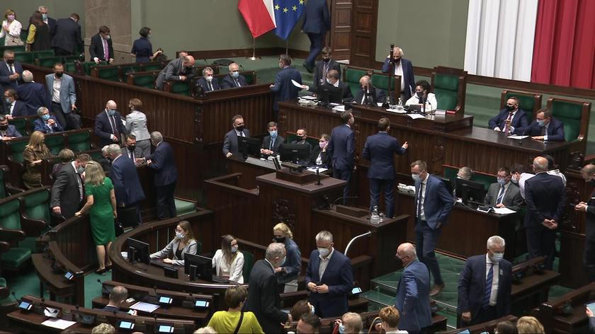 Sejmowa kłótnia z udziałem Sławomira Nitrasa, Elżbiety Witek i Macieja Wąsika