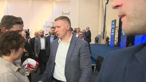 Premier Morawiecki nie odpowiedział na pytania dziennikarza
